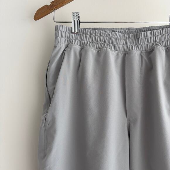 Lululemon Shorts Mens Medium Gray Pace Breaker 9'' Lined Silver Drop Performance - Picture 3 of 9